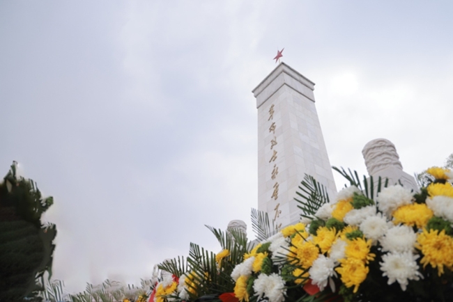神南产业公司“追寻·2026·清明祭英烈”主题团日活动侧记