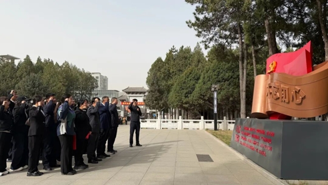 陕西神木市卫生健康局开展“追寻·2026·清明祭英烈”主题党日活动