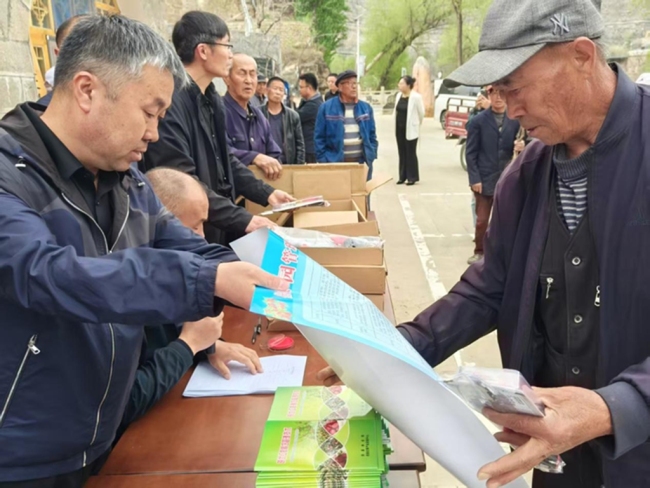 佳县积极开展红枣酸枣产业帮扶活动