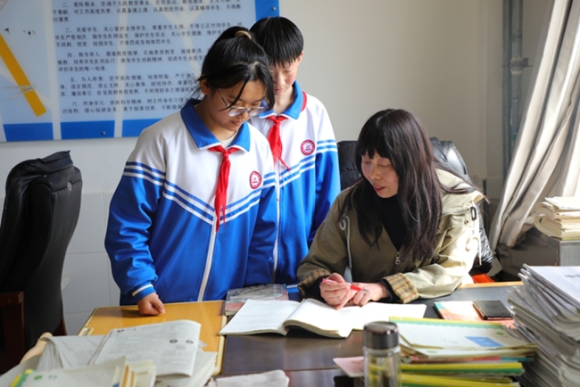 三尺讲台守初心 四季耕耘育桃李——专访宜君县第一中学教师杨培珍