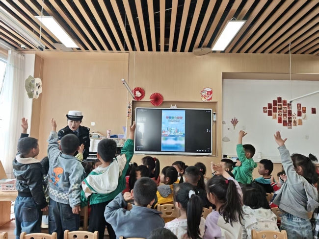 安全“童”行 快乐成长——眉县交警深入第三幼儿园开展交通安全宣传