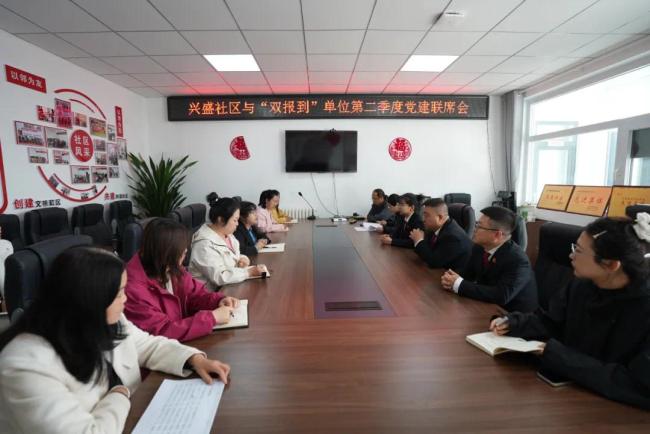 定边县人民法院第二党支部走进兴盛社区开展“双报到”志愿服务活动