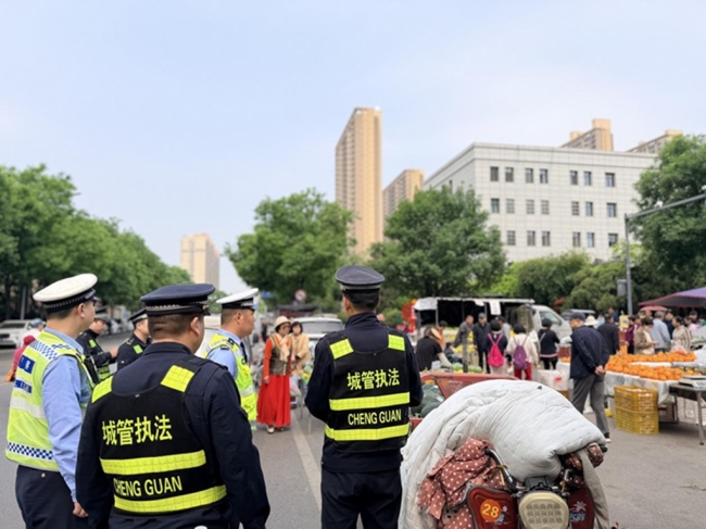 西安经开区：警城联动治乱象 还路于民保畅通