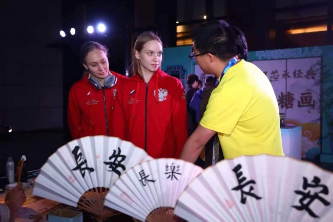 非遗展示让选手沉浸式感受中国传统文化魅力 花游世界杯刻上“陕西烙印”