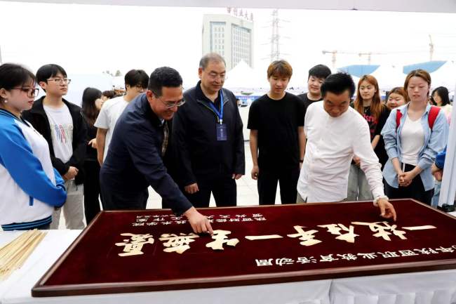 陕西财经职业技术学院非遗麦秆画项目入选陕西省2026年职业教育活动周特色展演