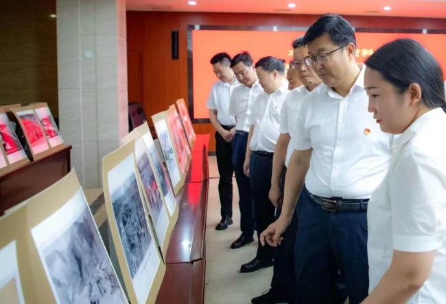 中国水电十五局向陕西省水利厅捐赠千余件水利建设史料