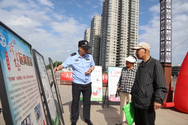 陕西府谷县公安局多方联动开展禁毒主题集中宣传活动