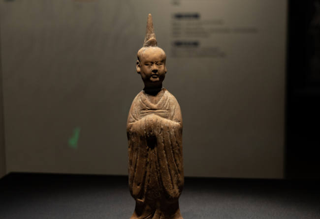 陕西出土罕见陶俑