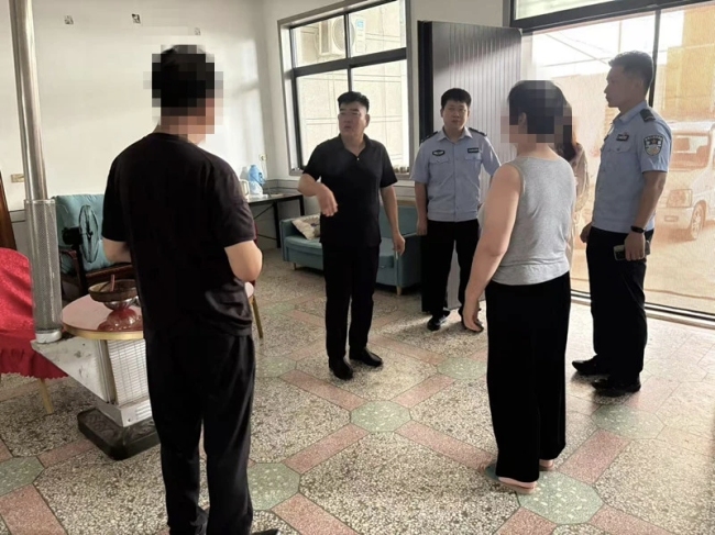 周至公安:极速寻亲显担当 警灯照亮回家路