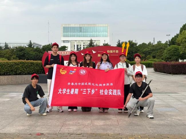 云端直播拓桃路 青年云耕助振兴——陕西服装工程学院青年云耕助农实践队赴马庄街道南吴村开展三下乡助农实践