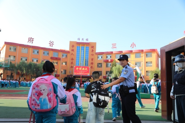 陕西府谷县公安局全维度筑牢秋季开学校园安全防线