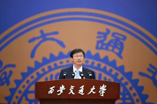西安交大校长张立群寄语新生：希望同学们跳出浅层学习的舒适区，主动在时代浪潮中珍惜才华、挖掘自我