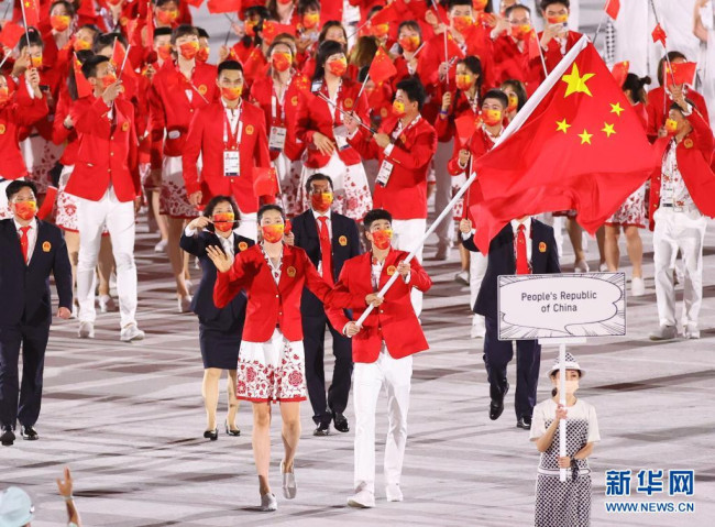 这是中国体育代表团入场