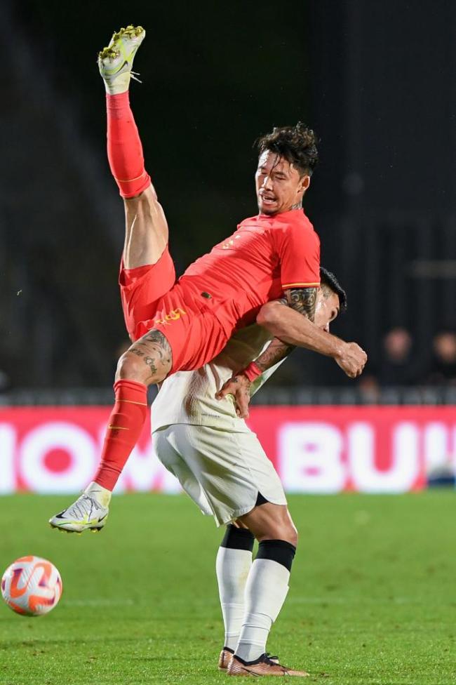 扬科维奇带队正式比赛首秀中国男足0：0战平新西兰