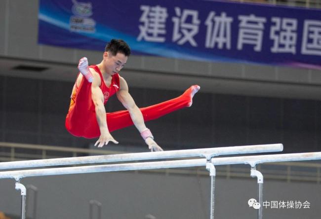全国体操锦标赛收官邹敬园夺得男子双杠金牌