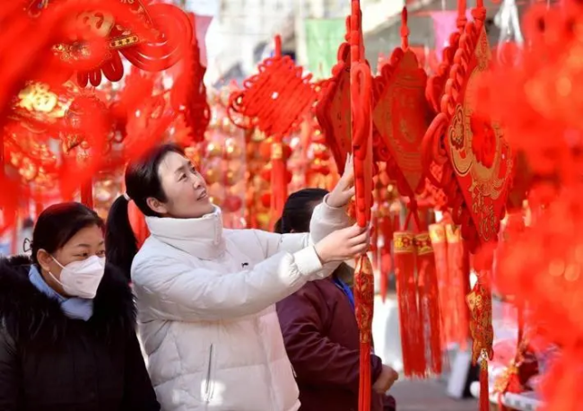December 27th of the Lunar Calendar Going to the Market
