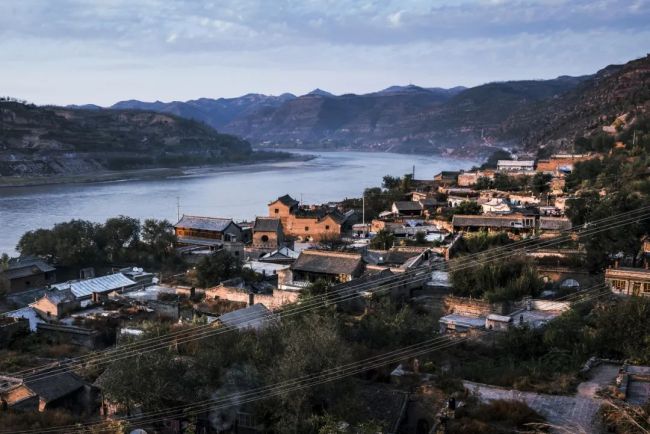 Yellow River No.1 Tourist Highway: A Spring Journey Through Mountains and Rivers