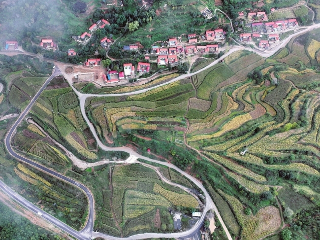 武乡县山间云雾缭绕