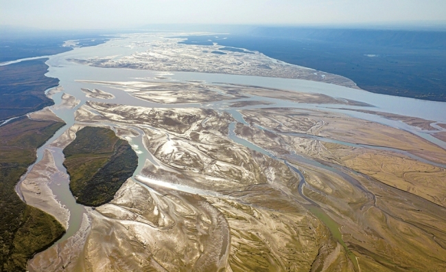 黄河滩涂绘“沙画”