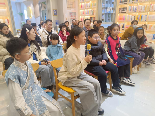 一树杏花读春风：书香浸润新年首夜