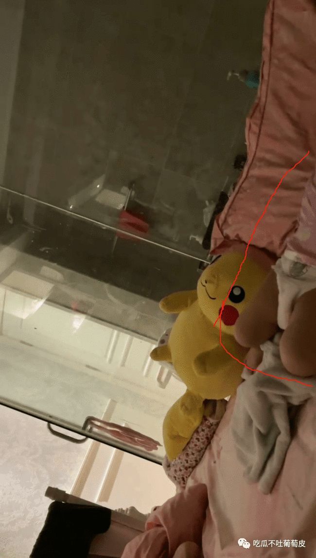 情侣在特斯拉旁亲热被全程录像 车主直播