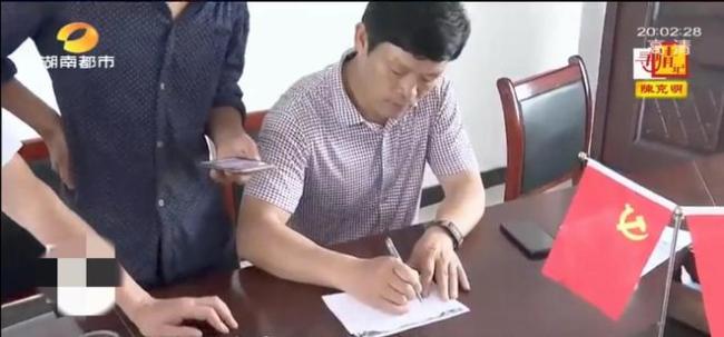 三婚女子新婚拿10万彩礼消失 邻居：她男友能凑几十桌