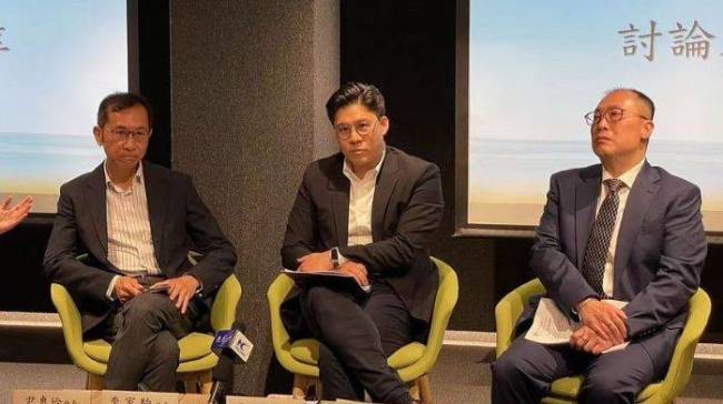 郭晶晶带娃出游，俩女儿长相曝光，霍启刚家庭事业双赢出现幸福肥