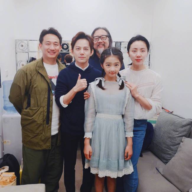 张亮官宣儿子将首演话剧饰罗密欧，15岁天天变化大，和爸爸越来越像