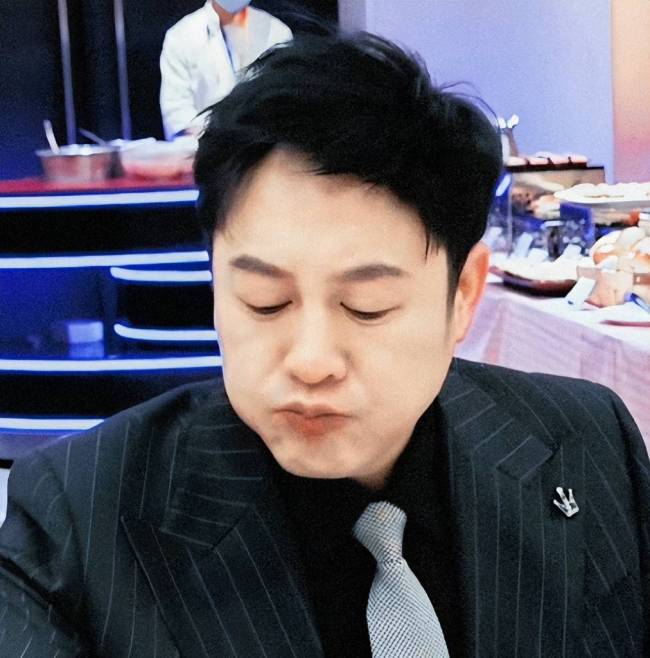 梦回高启强！张颂文晒后台吃东西生活vlog，一个月减掉8斤