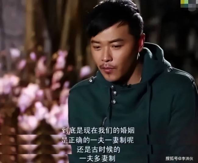 带儿子参加佟丽娅电影首映礼，换一种身份守护，陈思诚做到了