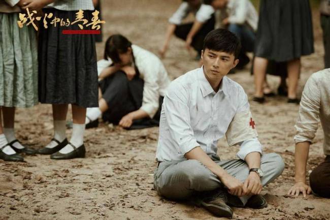 开播就拉高峰值，《战火中的青春》杀出重围，叶祖新的角色好厚重