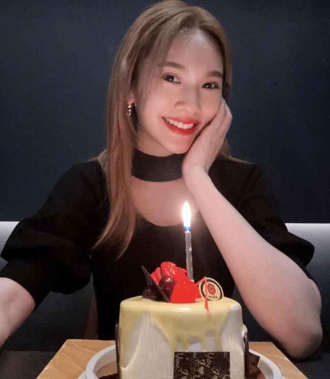 杨丞琳带老公回台湾，贴脸搂肩庆39岁生日，李荣浩与丈母娘罕同框