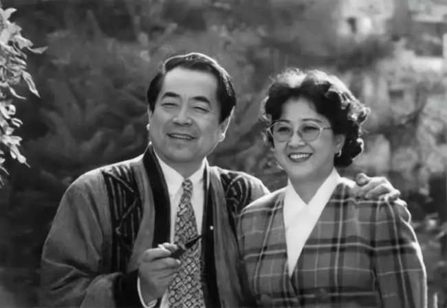 揭秘86岁书法家范曾与小50岁主播徐萌结婚真实内幕