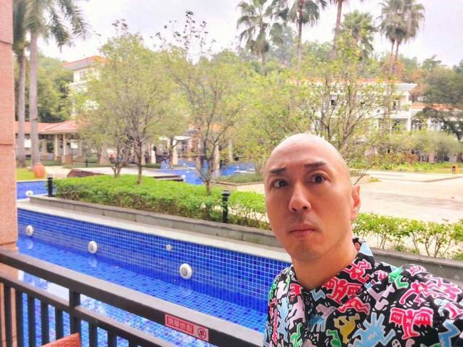 TVB知名绿叶晒钢条型身板，51岁开始健身，曾被误诊患骨癌