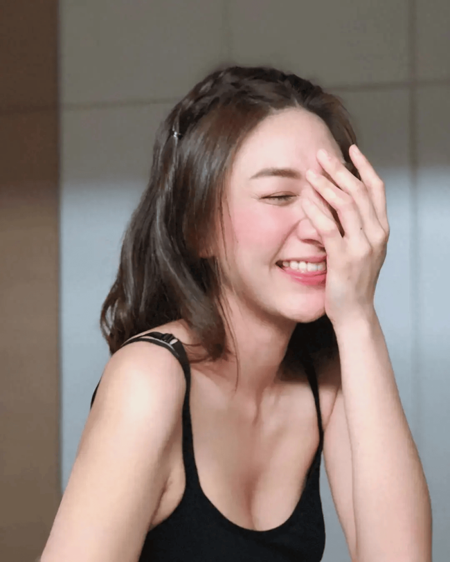 香港知名星二代被误认成高海宁，母亲15岁错爱有妇之夫