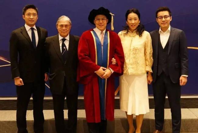 霍震霆9字回应小儿子求婚成功，40岁二儿子至今单身是“遗憾”
