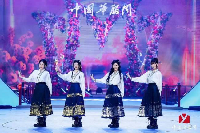 亚洲首个电子国风女团SING女团出席香港电台十大中文金曲音乐盛典