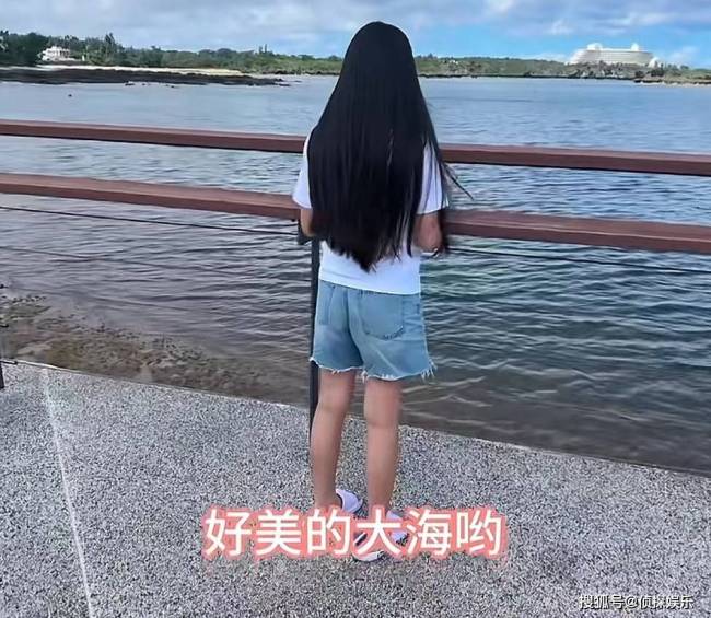 汪小菲俩儿女近照曝光，小玥儿长成翻版大S，希箖瘦高帅气像爸爸