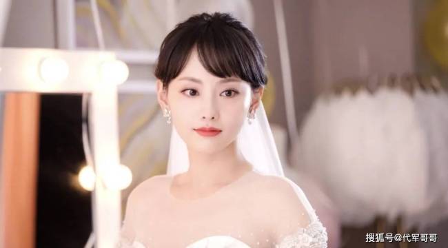 四川出生最美的10位女明星，看看谁是你心中的“四川第一美女”？