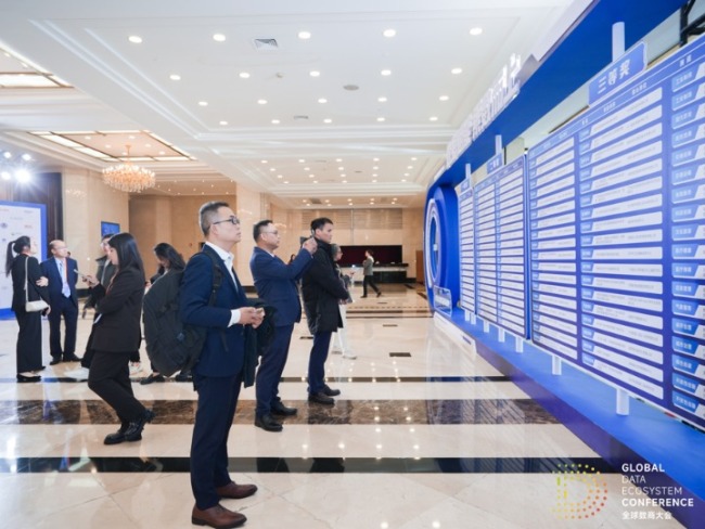 AI时代的“石油”怎能光“采”不“炼”？上海发力“数据治理2.0”