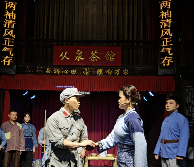 江西万载：大碗茶里有大道理