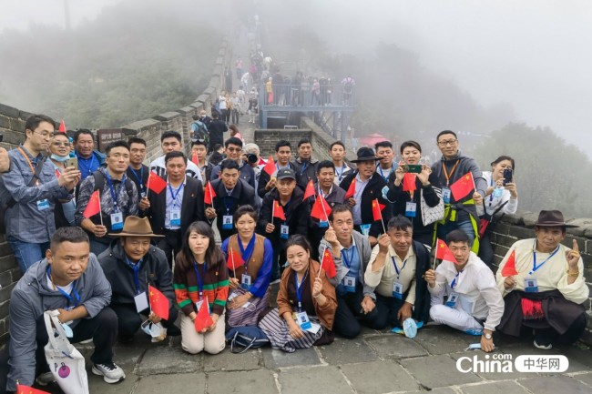 西藏基层干部赴京参观学习班学员参观詹天佑纪念馆