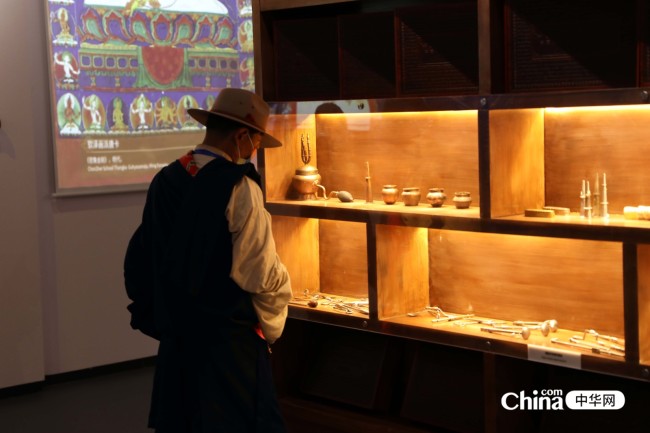 西藏基层干部赴京参观学习班第二期学员参加中国藏学研究中心座谈会并参观西藏文化博物馆
