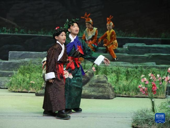西藏首部少儿舞台剧藏戏传承非遗吟唱梦想
