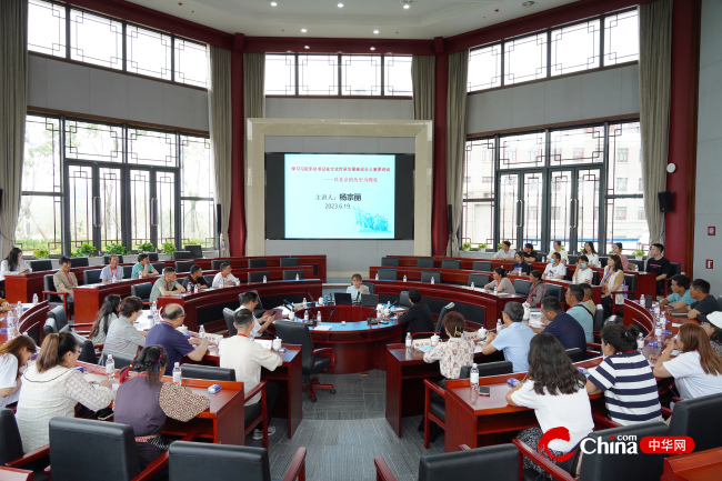 中央民族大学马克思主义学院教授杨宗丽为学员们授课