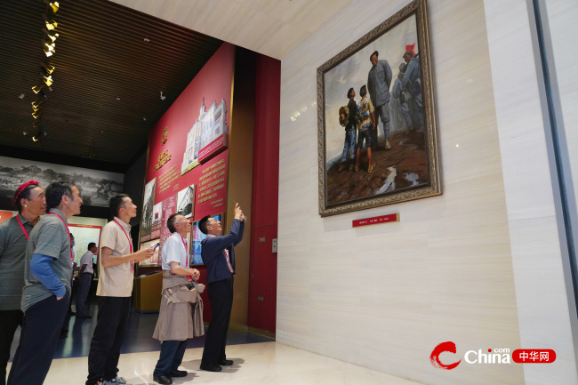 西藏村居两委基层干部航天中心医院体检、参观中国共产党历史展览馆