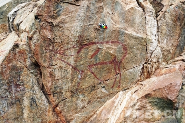 四川省首次发现史前涂绘类岩画群