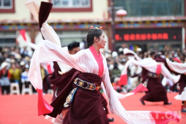 精彩！西藏昌都举办民间锅庄舞比赛_建藏援藏频道_中华网