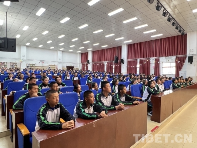 拉萨北京实验中学开展网络安全宣传周“青少年日”活动