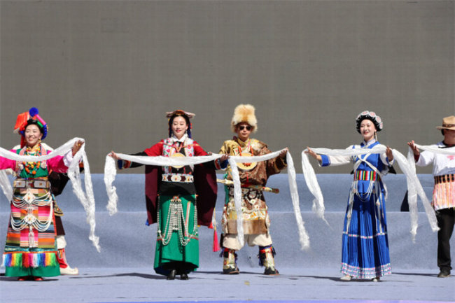 第二届迪庆香格里拉探歌展演惠民专场演出精彩纷呈